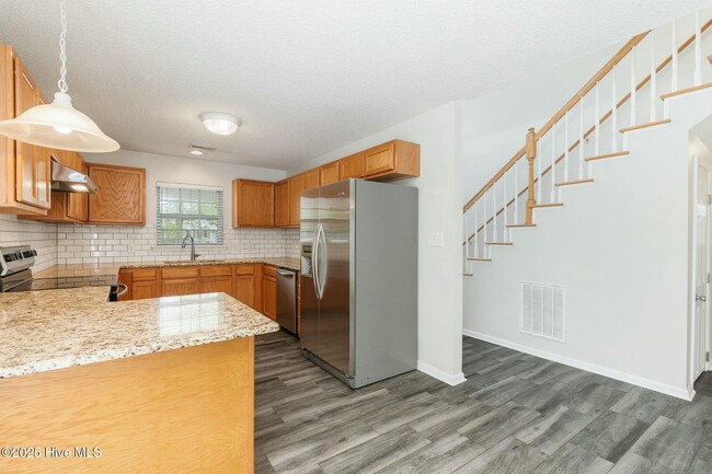 Building Photo - 203 Panama Terrace