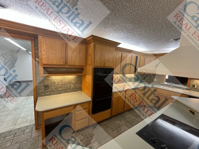 Building Photo - Spacious 2 Bedroom W/ Bonus Room