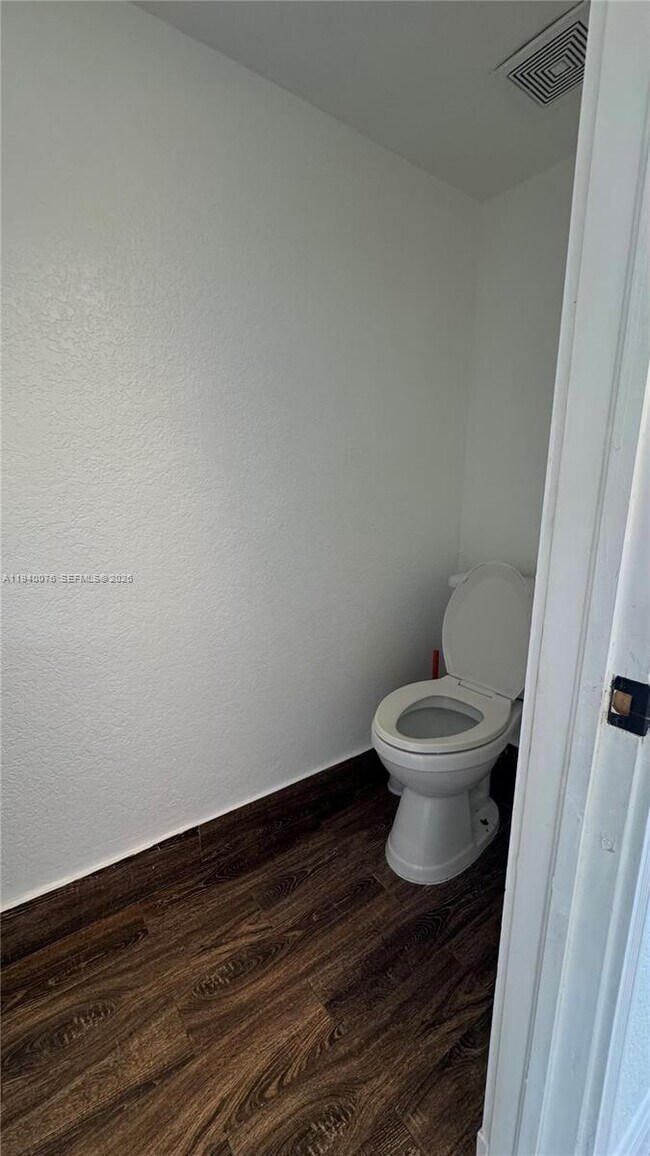 Building Photo - 8650 SW 109th Ave