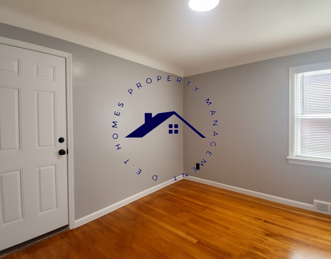 Building Photo - 10510 Lanark St