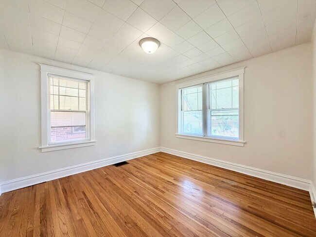 Building Photo - 5837 Hampton Ave