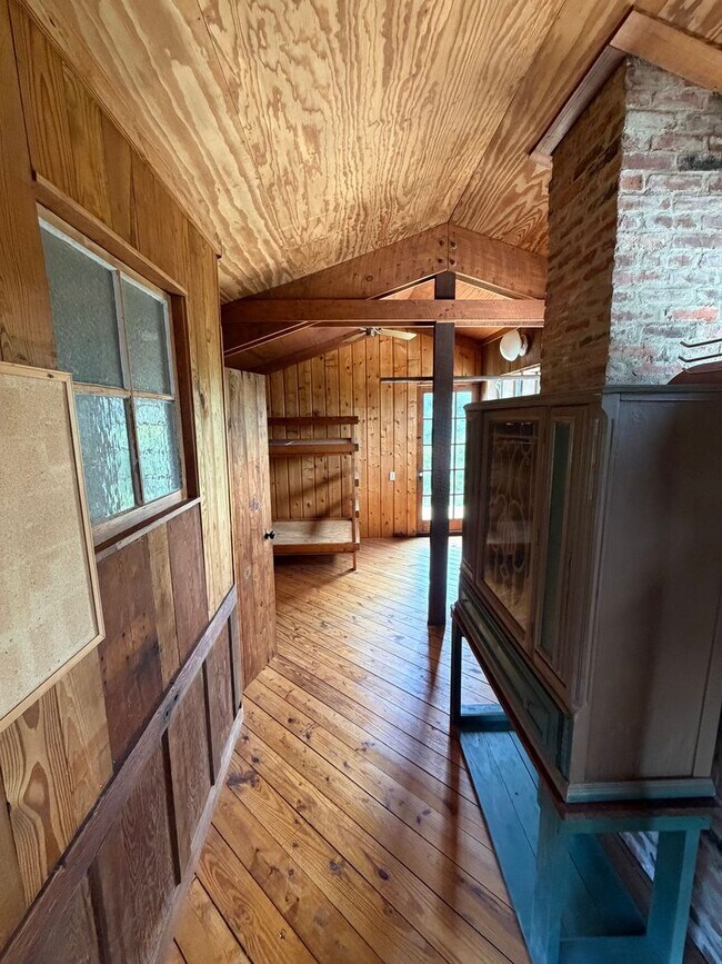 Building Photo - Unique farmhouse just outside Troy