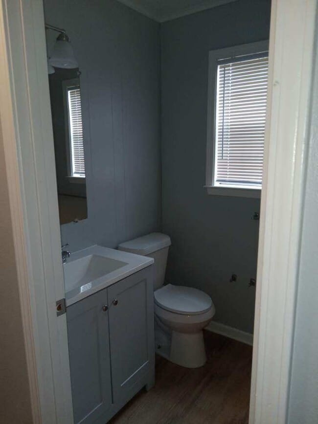 Building Photo - Pirate Cove Apartments 9-16