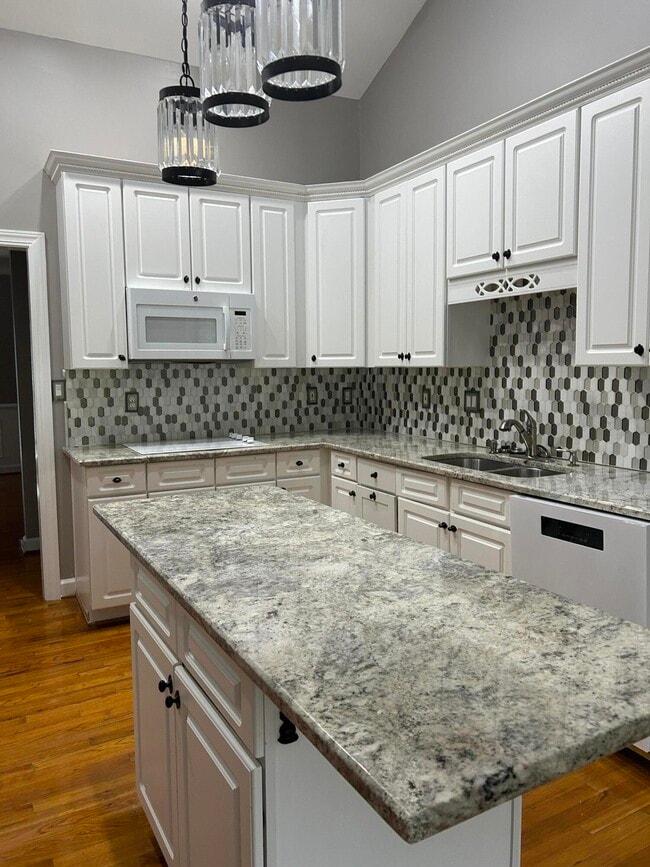 Building Photo - 216 Hope Rd