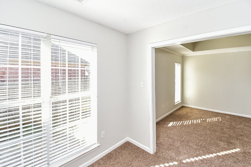 Building Photo - 5651 Carter Dr
