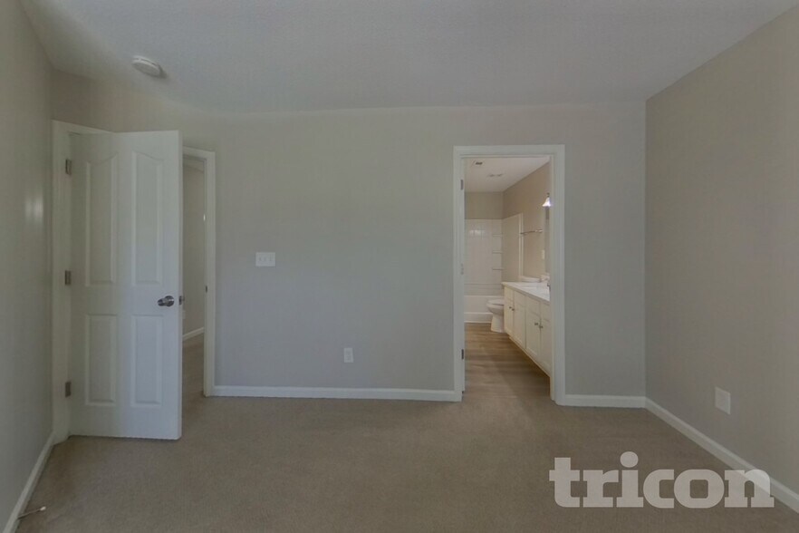 Building Photo - 6826 Squirrels Foot Ct