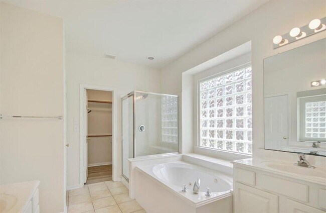 Building Photo - 4310 Blossomwood Dr