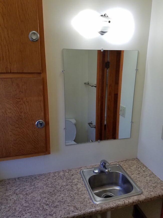 Building Photo - 5 Bedroom House in Cedar Falls