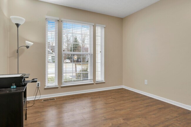 Building Photo - 3796 Village Club Dr