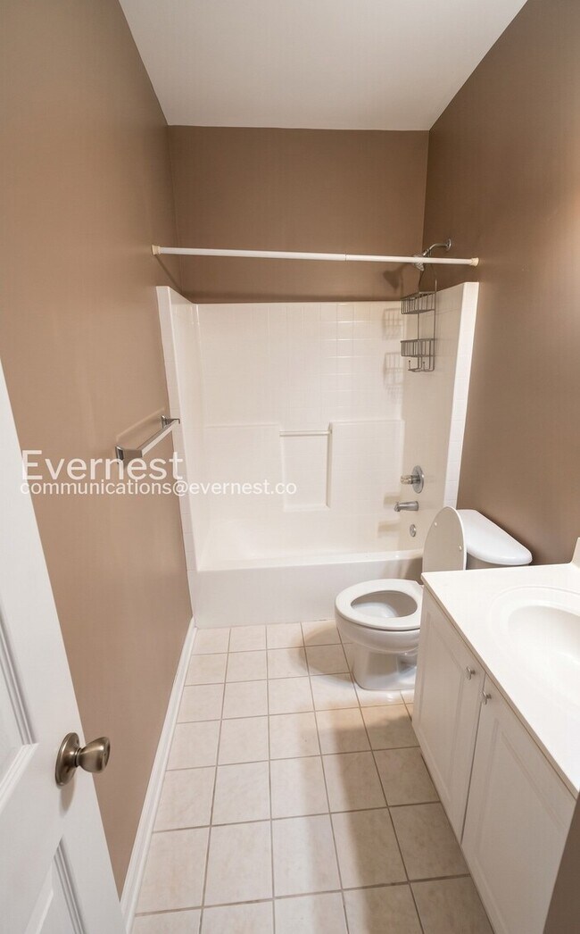Building Photo - 3 Bed/2 Bath Home with Garage / Available Now!