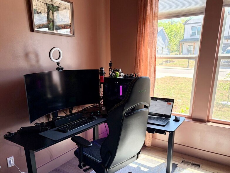 Building Photo - 8369 Snowdrop Wy