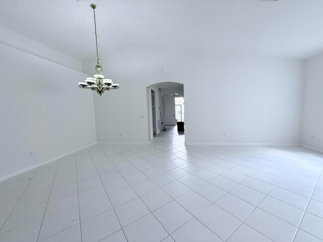 Building Photo - 6677 Southport Dr