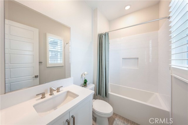 Building Photo - 217 Chorus