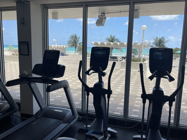 Building Photo - 5701 Collins Ave