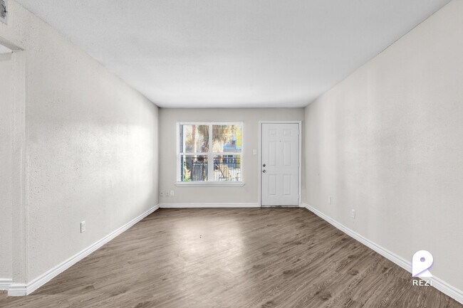 Building Photo - 11810 Algonquin Dr