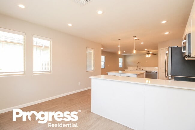 Building Photo - 3825 E Frances Ln