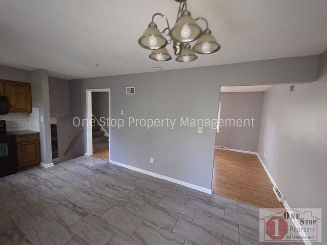 Building Photo - The Perfect 3 bedroom/2 bathroom home in Grandview, MO!