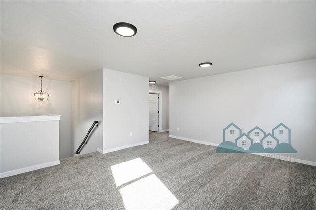 Building Photo - 3891 N Chelmsford Ave