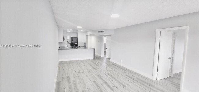 Building Photo - 8040 N Colony Cir