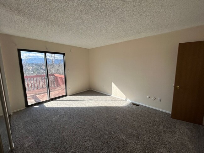 Building Photo - 2223 Ptarmigan Ln