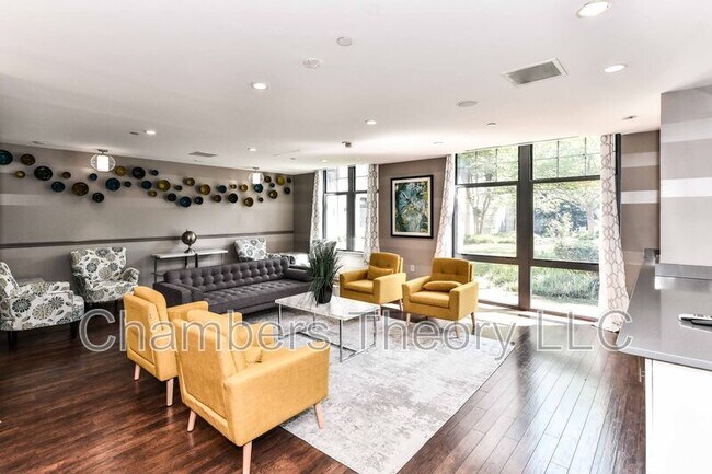 Building Photo - 1021 N Garfield St