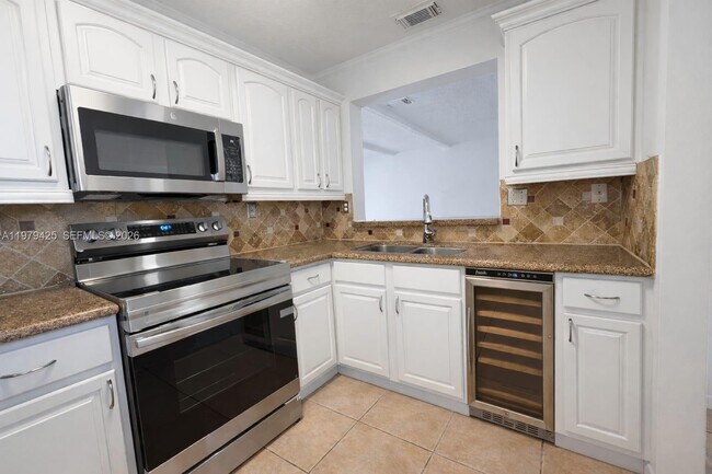 Building Photo - 15761 SW 137th Ave