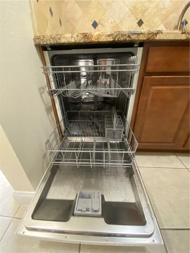 Building Photo - 4235 N University Dr