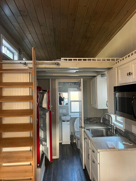 Building Photo - 6519 Myers Rd E