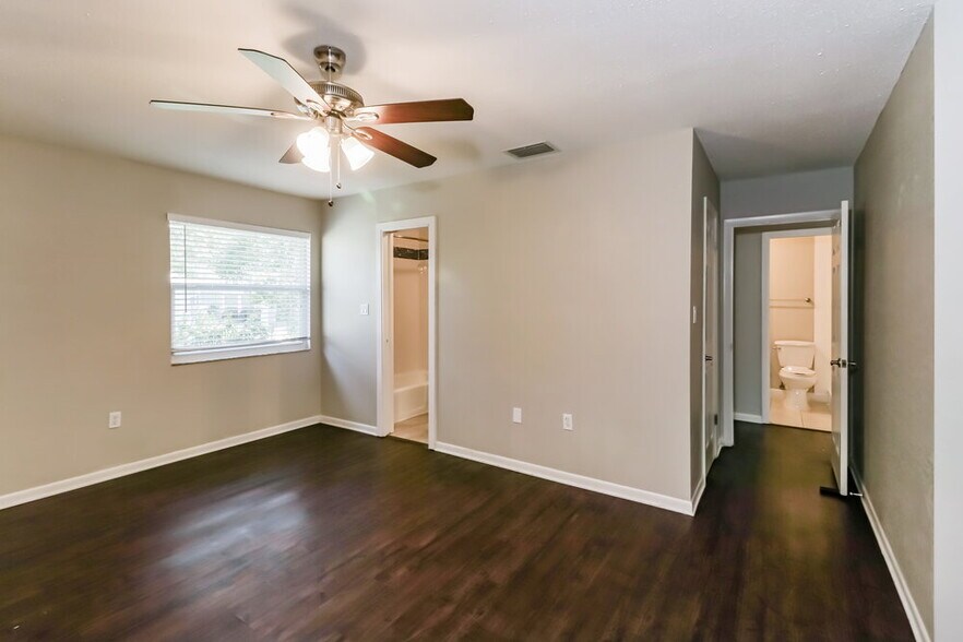 Building Photo - 5146 Londonderry Ln