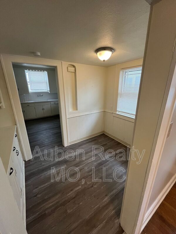 Building Photo - 5330 Rockhill Rd