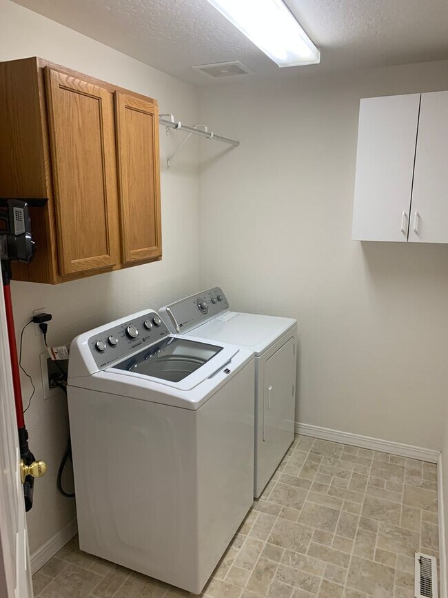 Building Photo - 4986 W Hillcrest View Ct