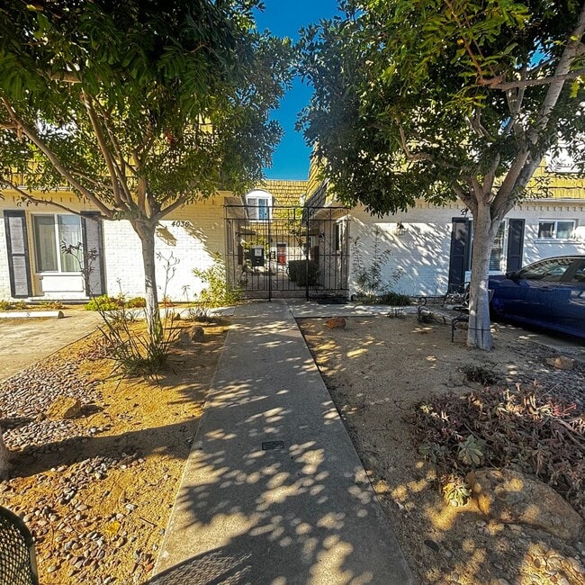 Building Photo - CHARMING PACIFIC BEACH 2BD/2BA CONDO! CLOSE TO THE BAY & OCEAN! Only $3,295/mo!