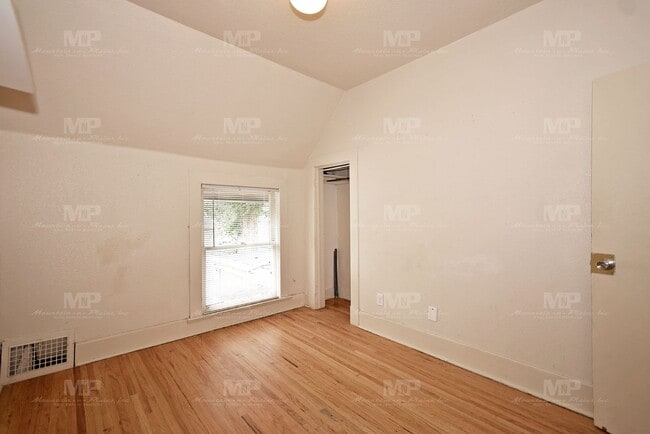 Building Photo - 322 W Laurel St