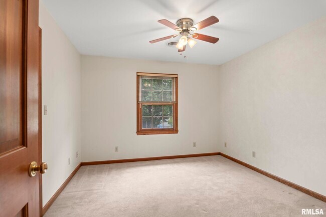 Building Photo - 1616 Hunter Ridge Dr