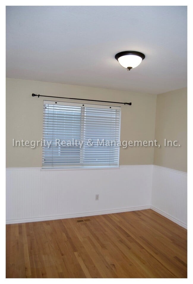 Building Photo - 8840 Shoal Creek Ln
