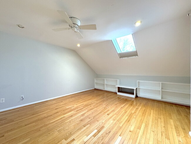 Building Photo - Premier Del Ray Townhome: Steps from The Avenue