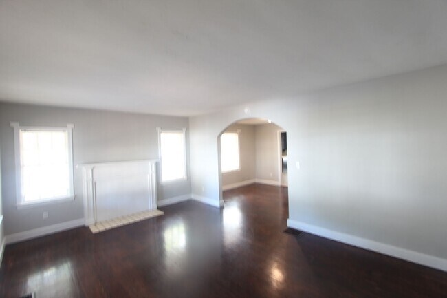 Building Photo - New On The Market with Fresh Updates!! Bet...