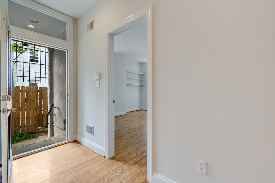 Building Photo - 440 Warner St NW