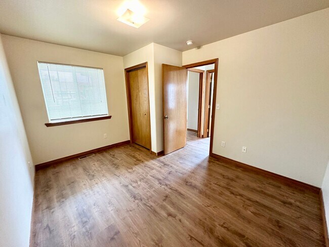 Building Photo - 3 Bedroom Home North of CWU