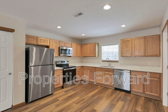 Building Photo - 3854 Elm St