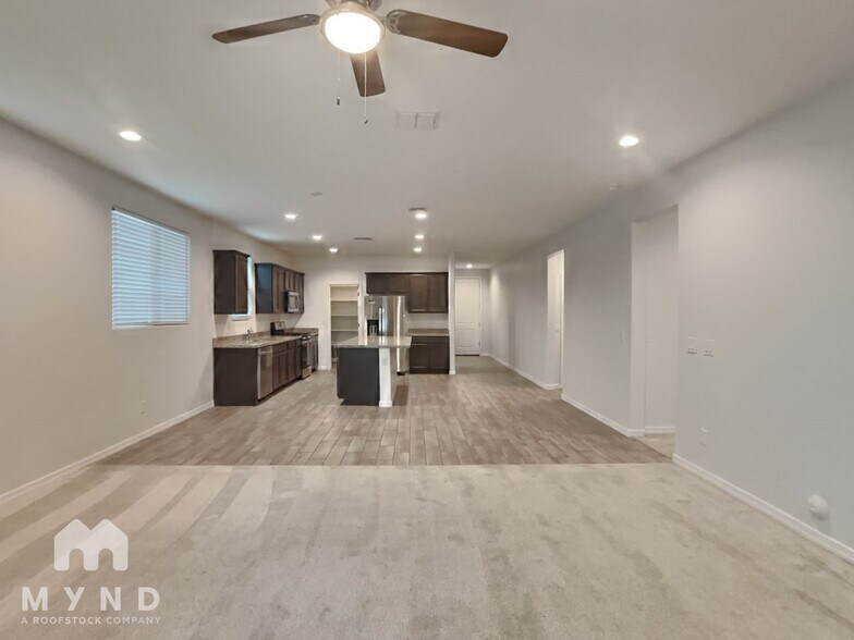 Building Photo - 815 N 109th Dr