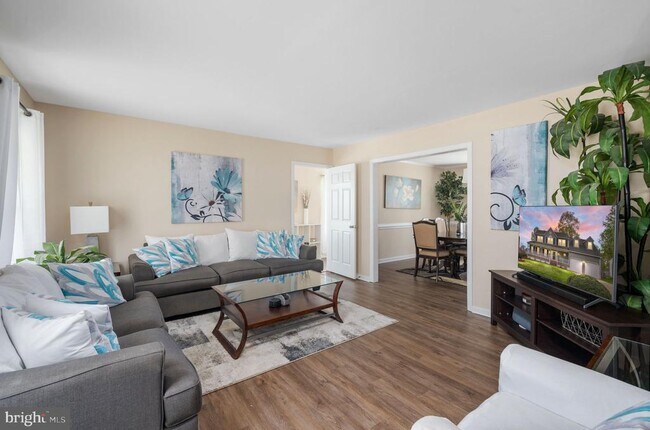 Building Photo - 15 Owen St