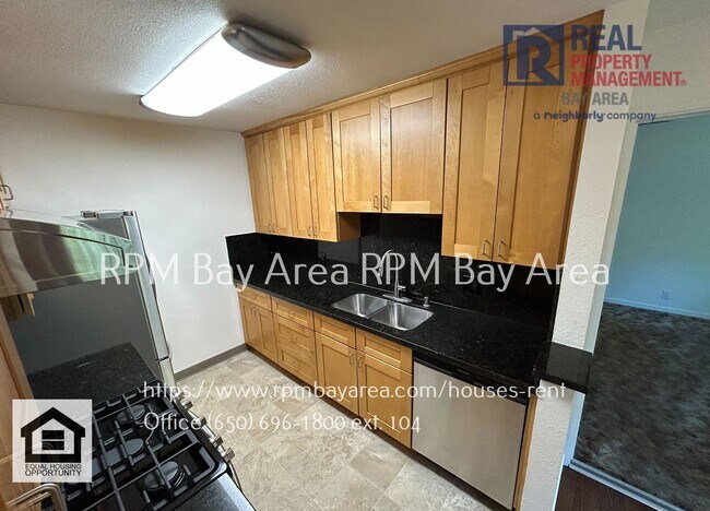 Building Photo - Spacious and Classic Home in Mountainview ...