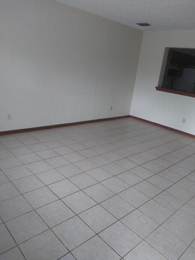 Building Photo - 2 Bed/ 2.5 Bath Townhome in Candlelight $1450