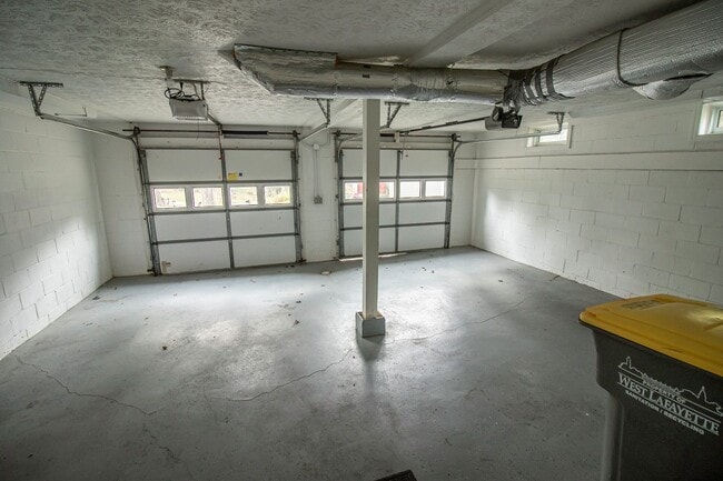 Building Photo - AVAILABLE AUGUST 15TH, 2026 - CHARMING 4 B...