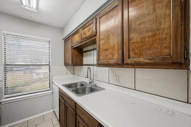 Building Photo - Affordable South Arlington