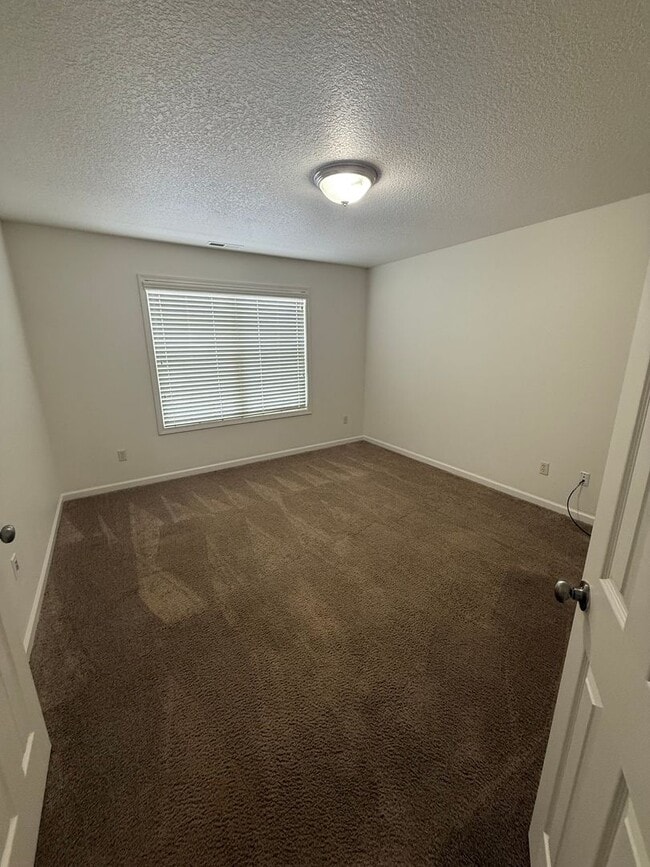 Building Photo - New 3 bedroom listing!