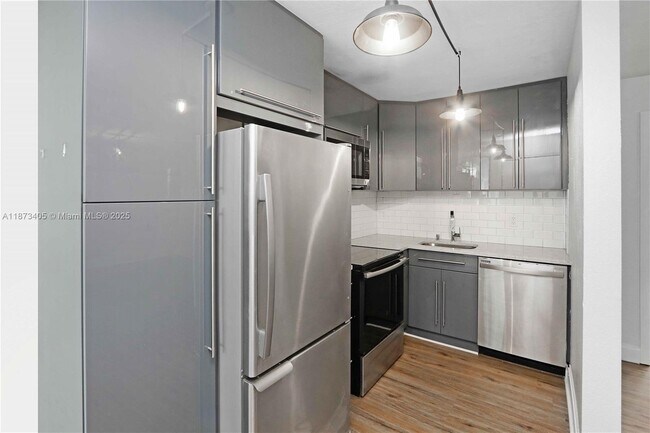 Building Photo - 3071 SW 27th Ave