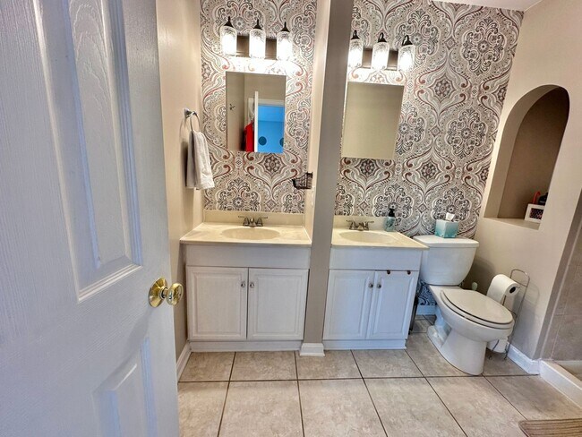 Building Photo - STAFFORD TOWNHOUSES - CLOSE TO QUANTICO