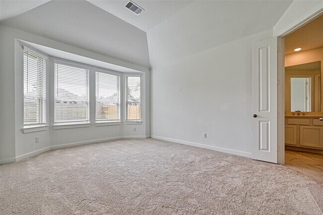 Building Photo - 323 Highland Bayou Dr